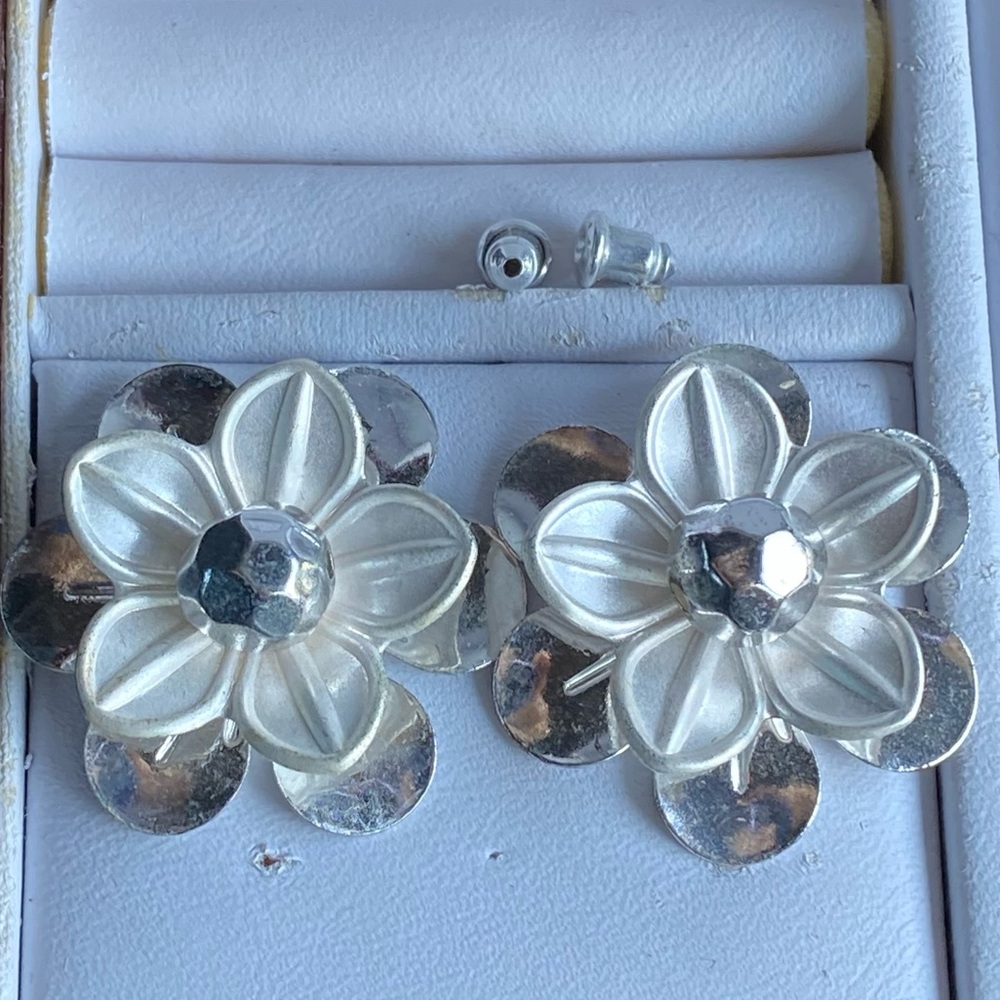 Vintage Two-tone Floral Pierced Earrings